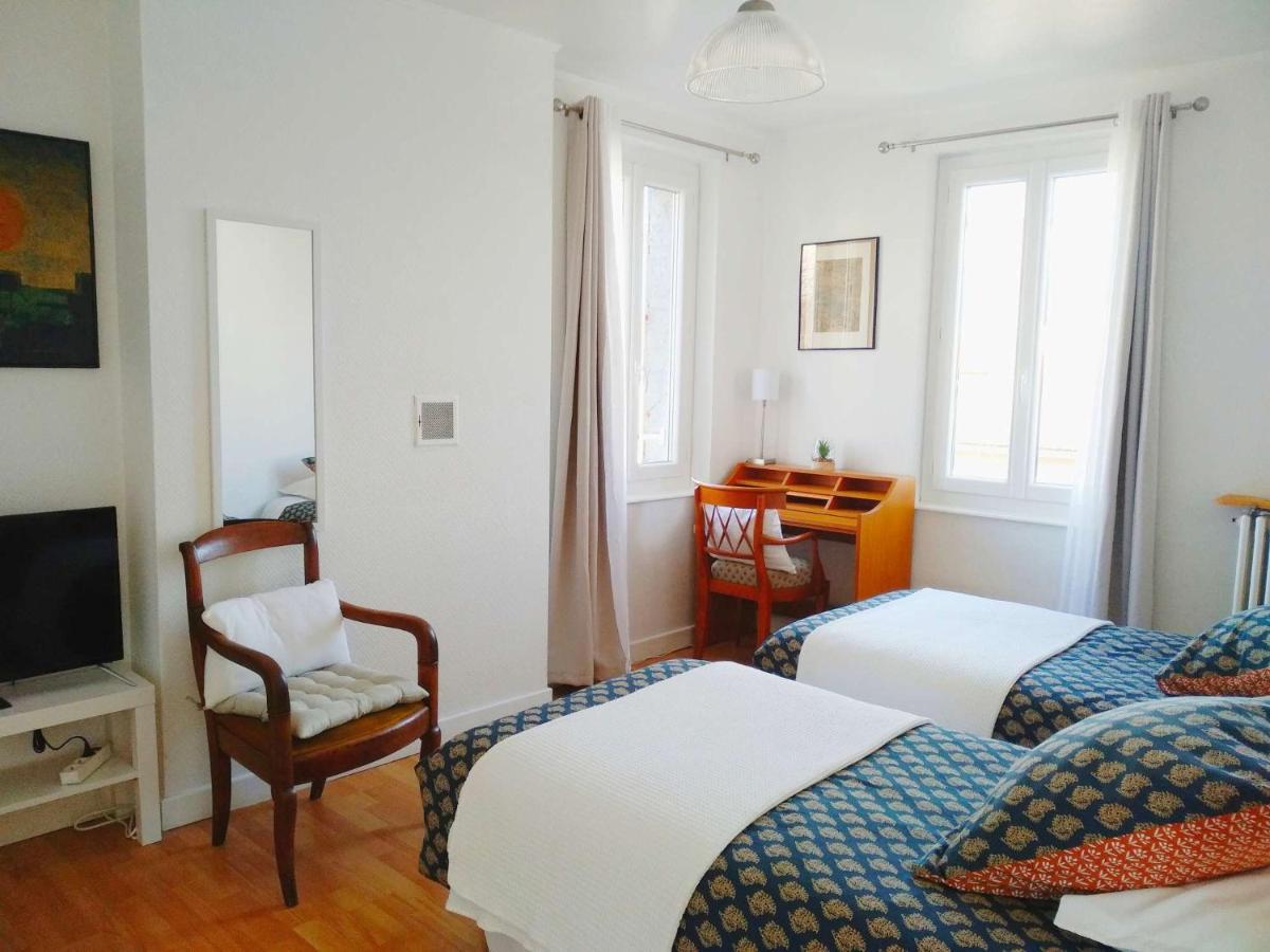 La Maison De Thuy - Gite En Auvergne Gimeaux エクステリア 写真