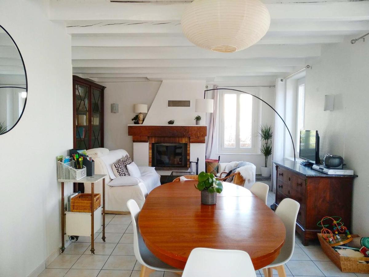 La Maison De Thuy - Gite En Auvergne Gimeaux エクステリア 写真