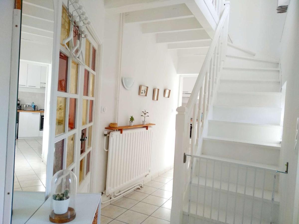 La Maison De Thuy - Gite En Auvergne Gimeaux エクステリア 写真