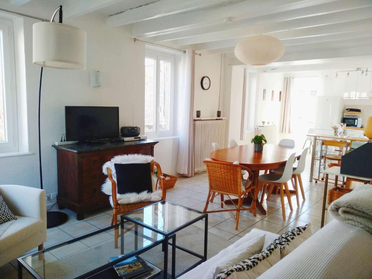 La Maison De Thuy - Gite En Auvergne Gimeaux エクステリア 写真